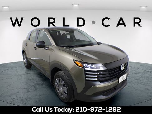 Used 2025 Nissan Kicks S image 1