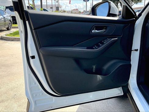 Certified 2025 Nissan Rogue SV FWD image 16