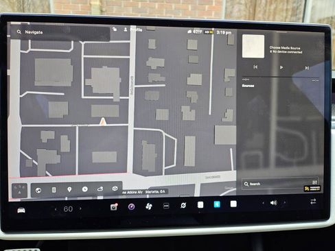 Used 2022 Tesla Model S Plaid image 30