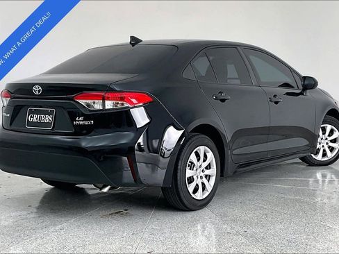 Used 2023 Toyota Corolla LE image 2