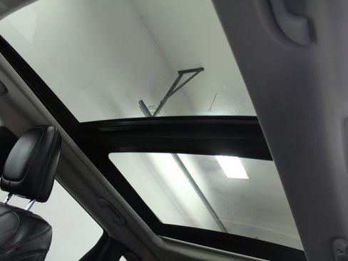 Used 2016 Jeep Cherokee Trailhawk w/ Comfort/Convenience Group image 12