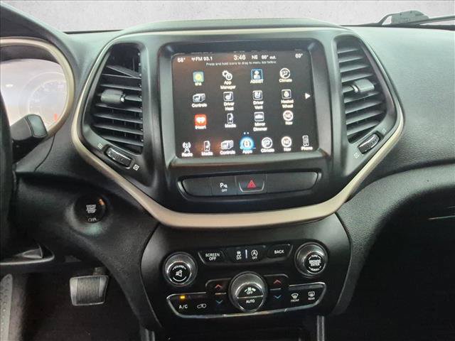 Used 2017 Jeep Cherokee Limited w/ Luxury Group FWD image 15