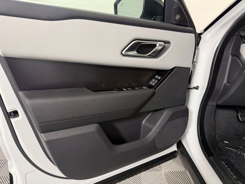 New 2026 Land Rover Range Rover Velar Dynamic SE image 9
