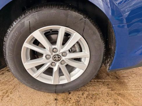 Used 2025 Toyota Camry SE FWD image 35
