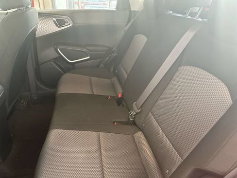 Certified 2025 Kia Soul LX w/ LX Technology Package FWD image 25