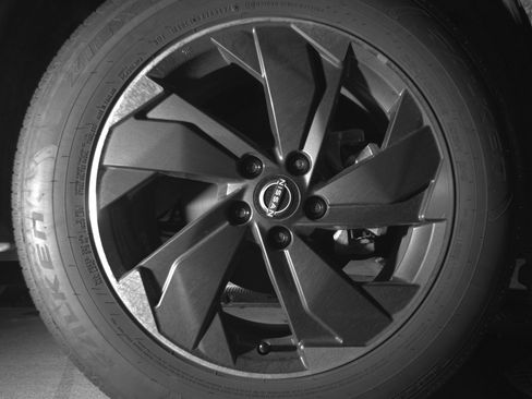 Used 2025 Nissan Rogue SV FWD image 13