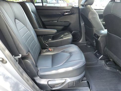 Used 2021 Toyota Highlander XLE FWD image 14