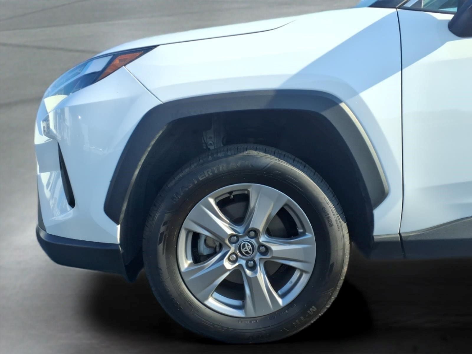 Used 2024 Toyota RAV4 XLE FWD image 4