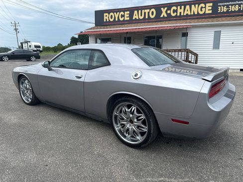 Used 2013 Dodge Challenger R/T RWD image 3