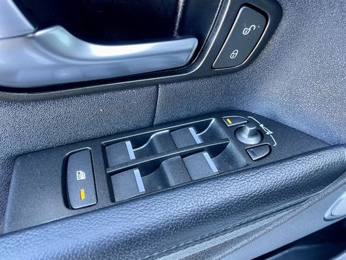 Used 2017 Land Rover Range Rover Evoque SE image 11