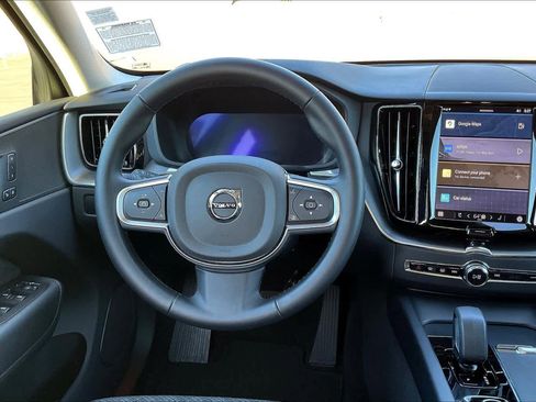 Used 2025 Volvo XC60 B5 Core w/ Protection Package Premier image 8