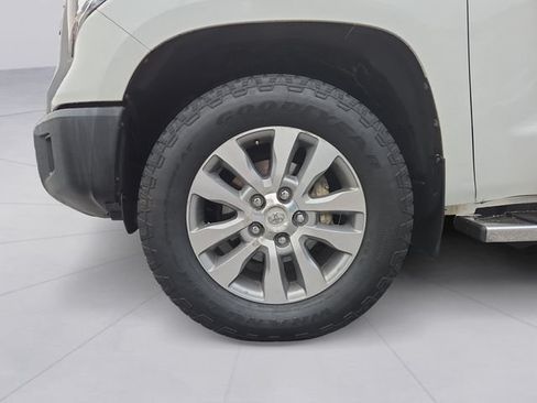 Used 2017 Toyota Tundra SR5 AWD/4WD image 9