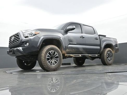 Used 2020 Toyota Tacoma TRD Sport AWD/4WD image 12
