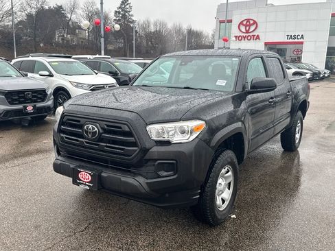 Used 2019 Toyota Tacoma SR5 image 3