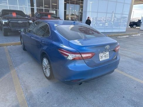 Used 2020 Toyota Camry XLE image 6