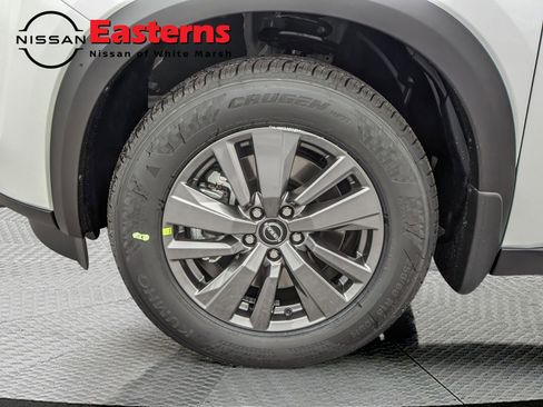 New 2025 Nissan Pathfinder SV w/ SV Premium Package image 24