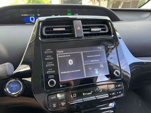 Used 2022 Toyota Prius XLE FWD image 4