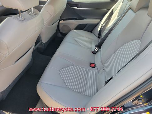 Certified 2018 Toyota Camry SE image 10