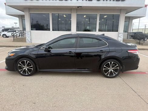 Used 2020 Toyota Camry SE FWD image 8