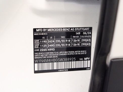 Certified 2025 Mercedes-Benz GLB 250 4MATIC image 26