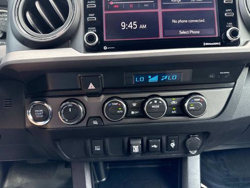 Used 2022 Toyota Tacoma TRD Off-Road image 6