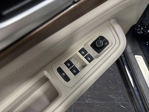 Used 2024 Volkswagen Atlas SE w/ Panoramic Sunroof Package image 28