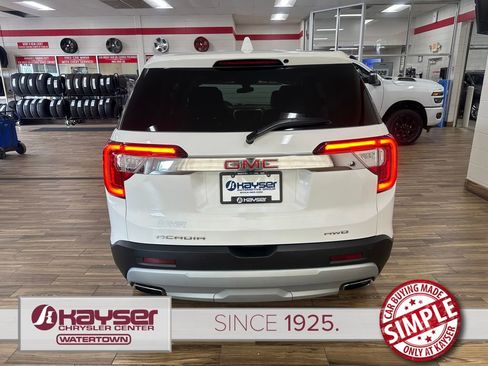 Used 2022 GMC Acadia SLE w/ LPO, Floor Liner Package AWD/4WD image 4