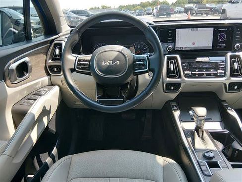 Used 2022 Kia Sorento EX w/ Panoramic Sunroof Package FWD image 10