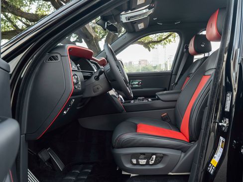 Certified 2023 Rolls-Royce Cullinan w/ Dark Exterior Package image 20