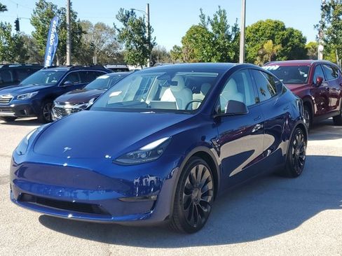 Used 2023 Tesla Model Y Performance image 3