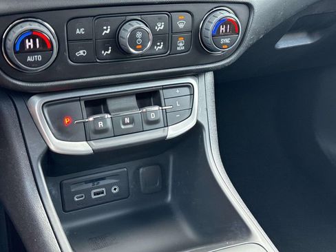 Used 2022 GMC Terrain SLT image 22