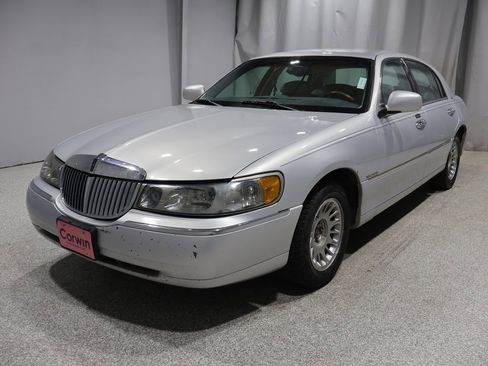 Used 2000 Lincoln Town Car Cartier image 7