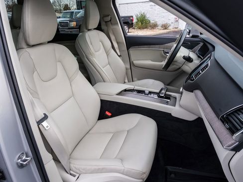 Used 2023 Volvo XC90 B6 Plus w/ Protection Package Premier image 25