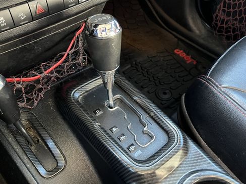 Used 2018 Jeep Wrangler Unlimited Rubicon image 26