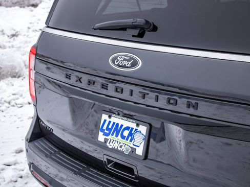 Used 2022 Ford Expedition Max Limited image 14