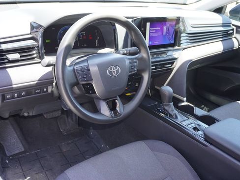 Used 2025 Toyota Camry LE FWD image 11