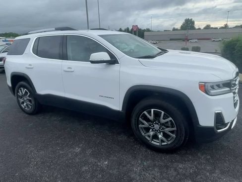 Used 2023 GMC Acadia SLT w/ Preferred Package FWD image 3