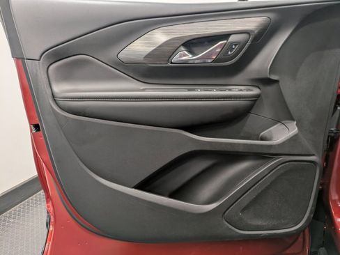 Used 2023 GMC Terrain SLE w/ Driver Convenience Package image 8