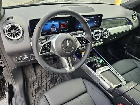Used 2025 Mercedes-Benz GLB 250 image 14