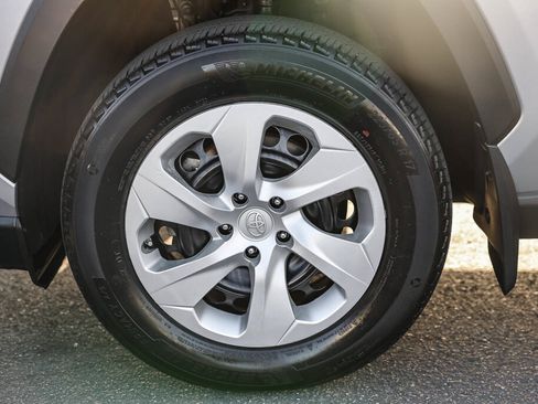 Certified 2022 Toyota RAV4 LE w/ Carpet Mat Package (TMS) AWD/4WD image 28