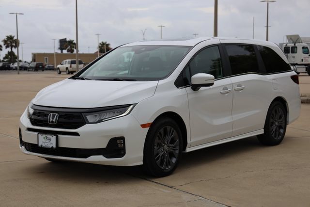 New 2026 Honda Odyssey Touring image 3