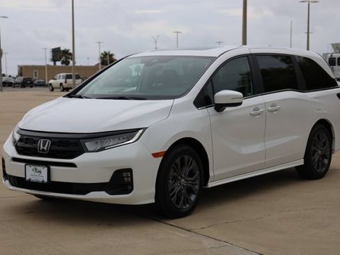 New 2026 Honda Odyssey Touring image 3