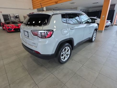 Used 2024 Jeep Compass Latitude AWD/4WD image 9
