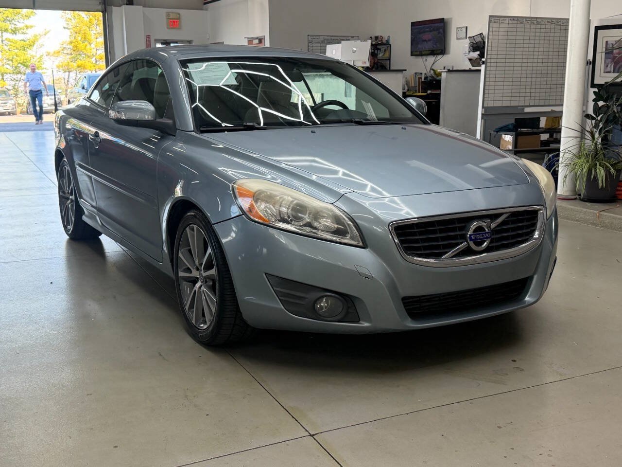 Used 2011 Volvo C70 T5 FWD image 1