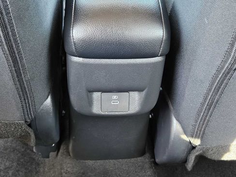 Used 2025 Nissan Versa SV FWD image 17