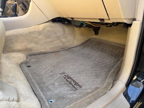 Used 2001 Lexus LX 470 4WD image 48