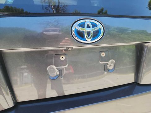 Used 2016 Toyota Prius Four Touring FWD image 8