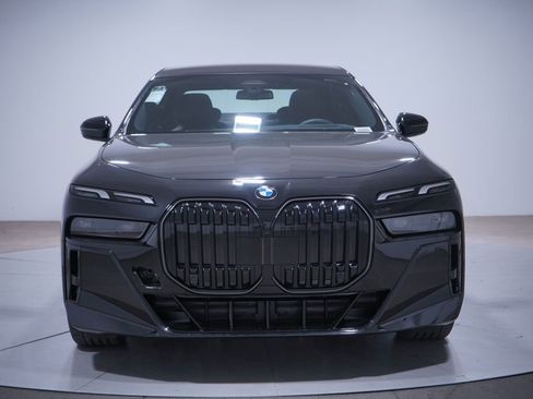 New 2026 BMW 760i xDrive w/ Premium Package image 4