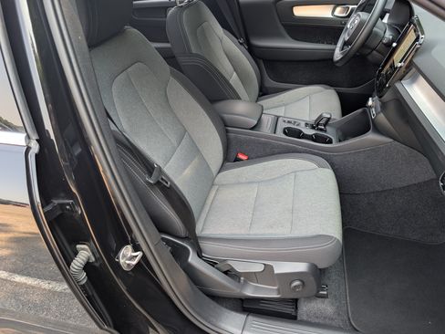 Used 2025 Volvo XC40 B5 Core AWD/4WD image 22