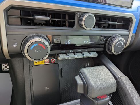 Used 2024 Toyota Tacoma TRD Sport image 19